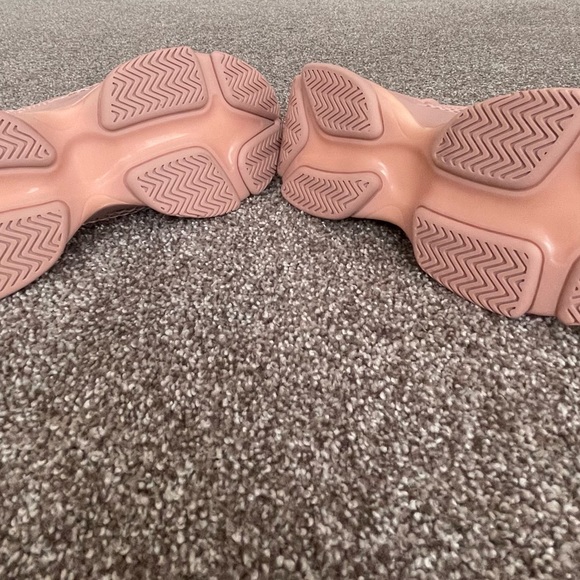 Steve Madden Milo Blush Sneaker - Picture 3 of 4